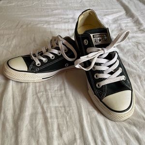 Black converse low tops